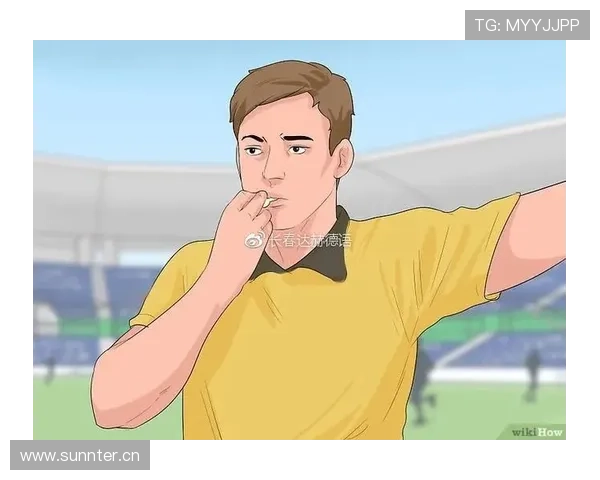 反弹球获利是否算越位？规则如何界定“主动触球”