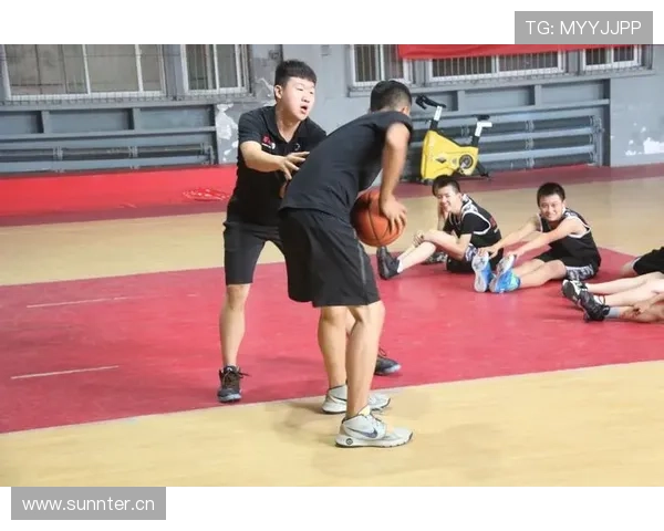 篮球背身单打规则详解：如何合规运用核心进攻技巧